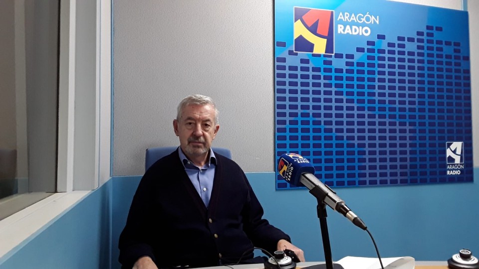 Imagen Francisco Javier Aguirre en una entrevista realizada en uno de los estudios de Aragón Radio [plano 3]