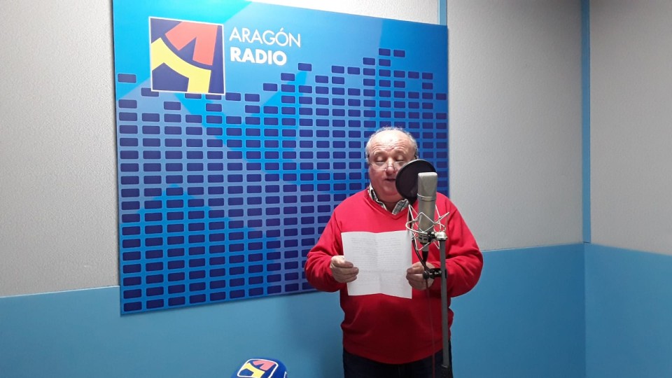 Imagen Entrevista a José Mª Andrés Sierra en uno de los estudios de Aragón Radio [plano 1]