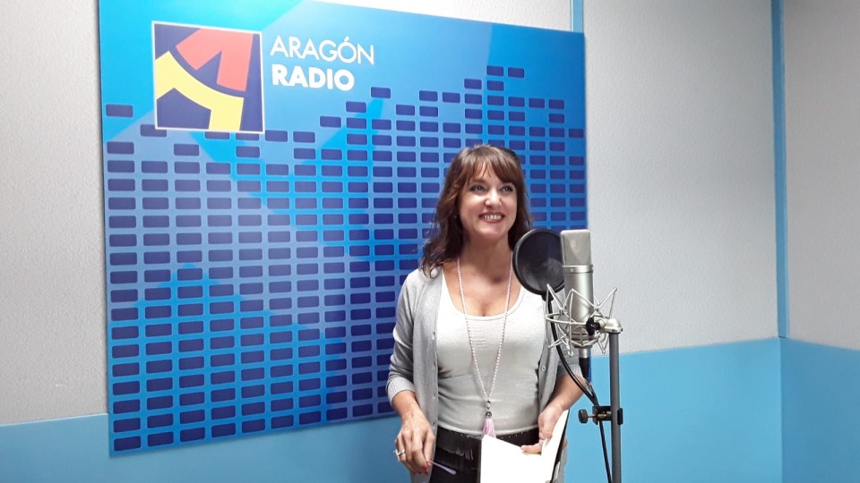 Imagen María Belén Mateos en la entrevista realizada en uno de los estudios de Aragón Radio [plano 1]
