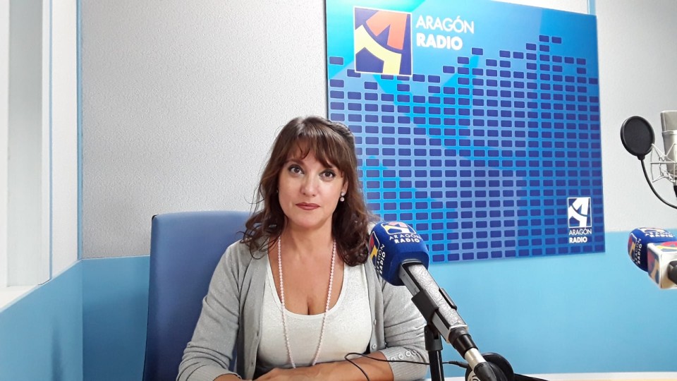 Imagen María Belén Mateos en la entrevista realizada en uno de los estudios de Aragón Radio [plano 2]