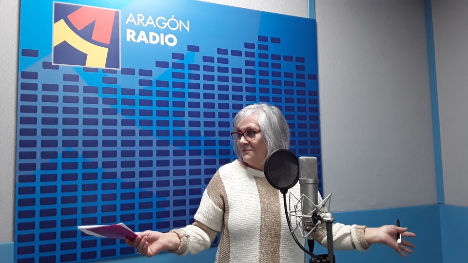 Imagen Entrevista a Mª José Guallart en uno de los estudios de Aragón Radio [plano 1]