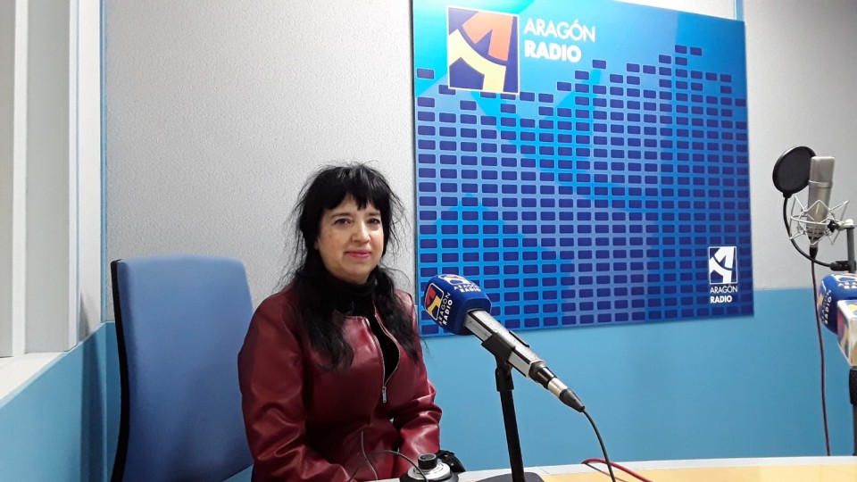 Imagen Entrevista a María Pilar Montoro en uno de los estudios de Aragón Radio (Plano 2)