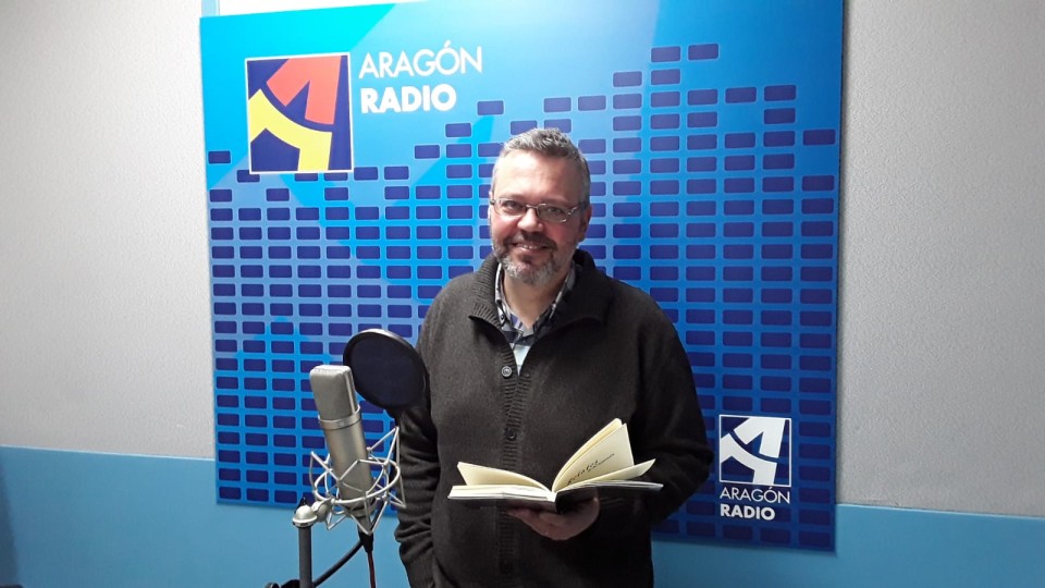 Imagen Sergio Allepuz, en el estudio de Aragón Radio (Plano 3)