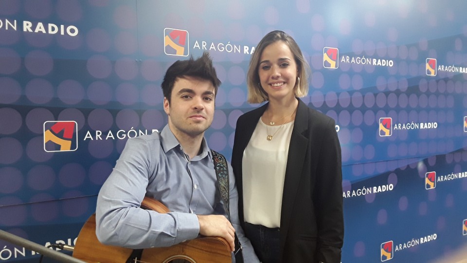 Imagen Cristina y Jorge, en el estudio principal de Aragón Radio.
