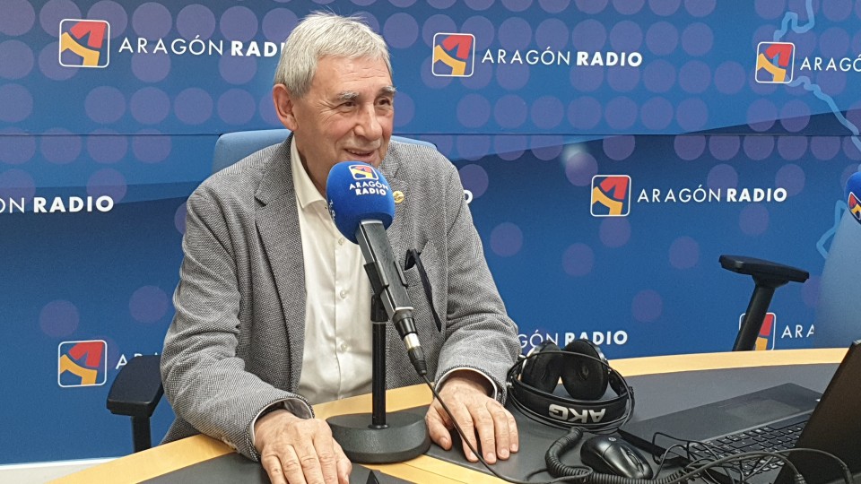 Imagen Carbonell, en el estudio principal de Aragón Radio.