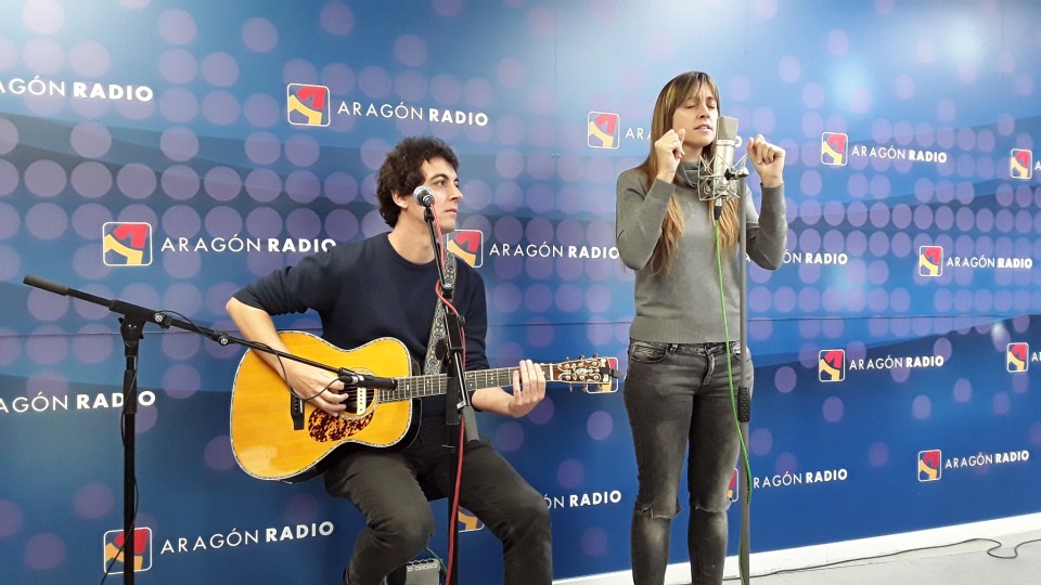 Imagen El dúo, durante una actución en directo en Aragón Radio.