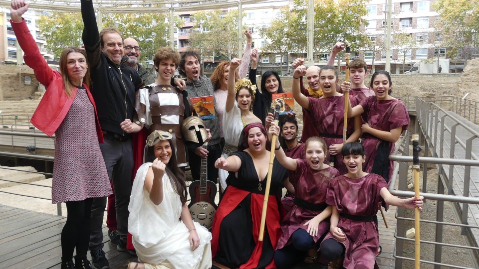 Imagen Los protagonistas de la presentación del libro La Odisea, en el Teatro Romano de Zaragoza 