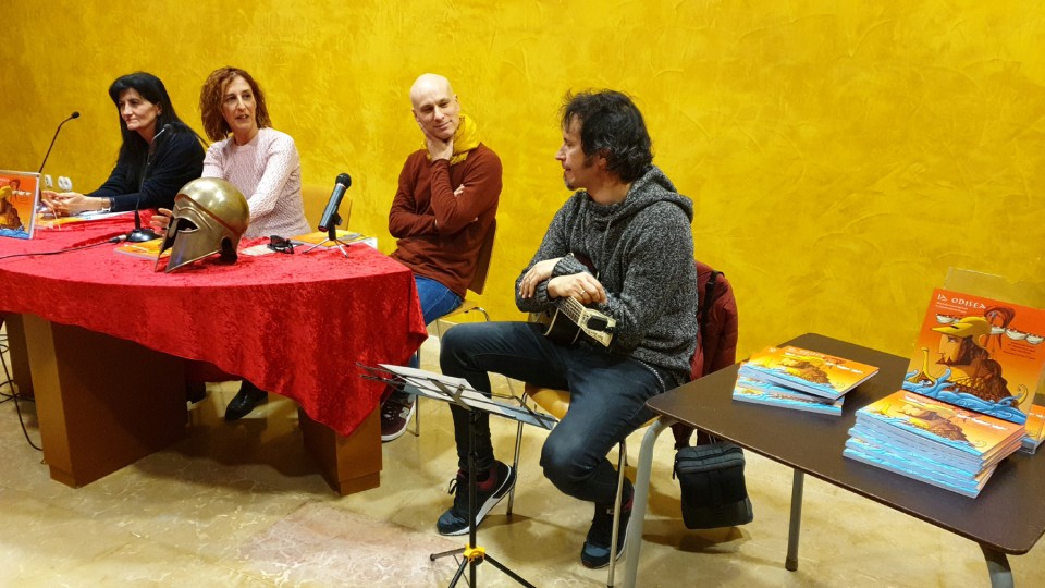 Imagen Sofía Pardo (IES Pedro de Luna), María Ángeles Parroqué (Teatro La Clac), el ilustrador David Guirao y el músico David Angulo