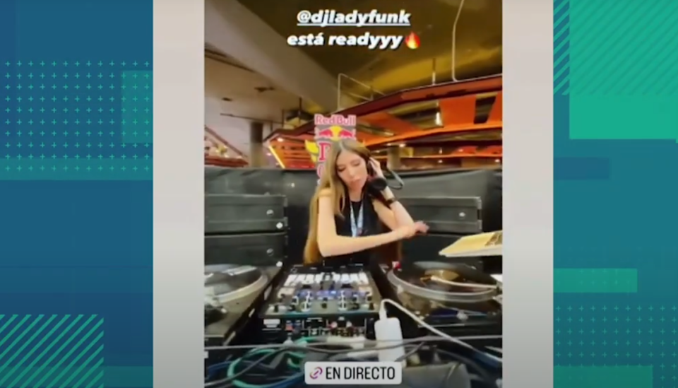 Imagen DJ Lady Funk en Atónitos Huéspedes