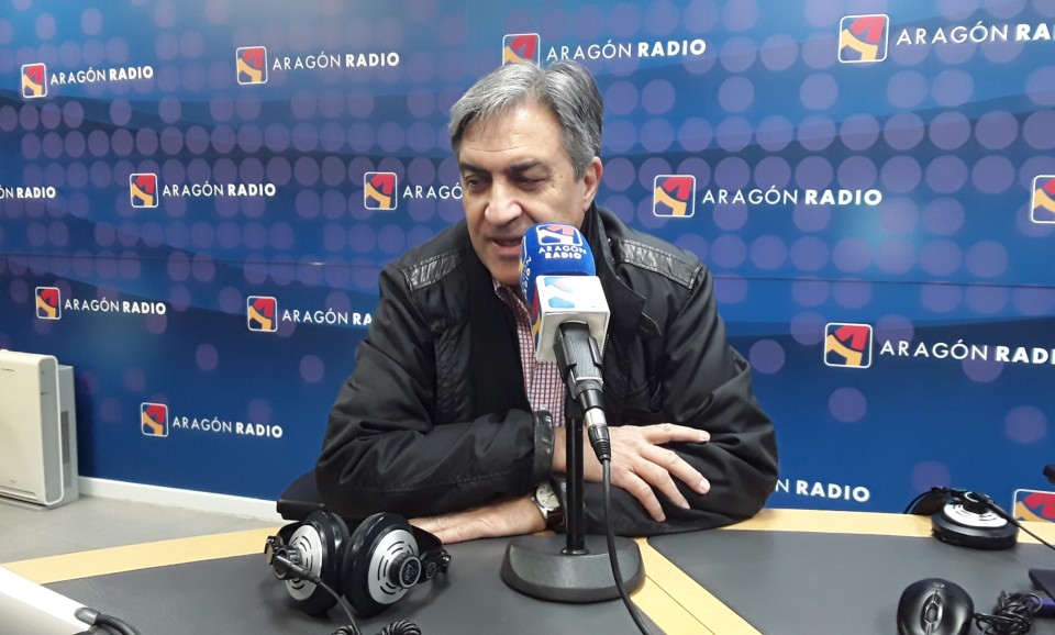 Imagen José Luis Corral en uno de los estudios de Aragón Radio