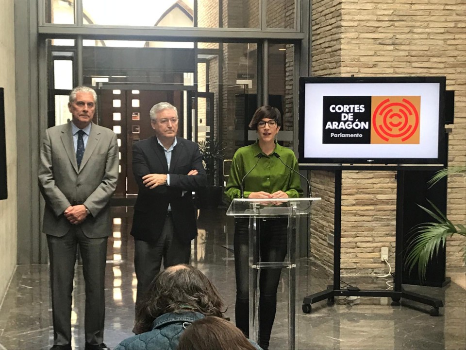 Imagen Violeta Barba, Florencio García Madrigal y Antonio Suárez, al presentar la Medalla de las Cortes 2019. (Foto: Rafa Navarro)