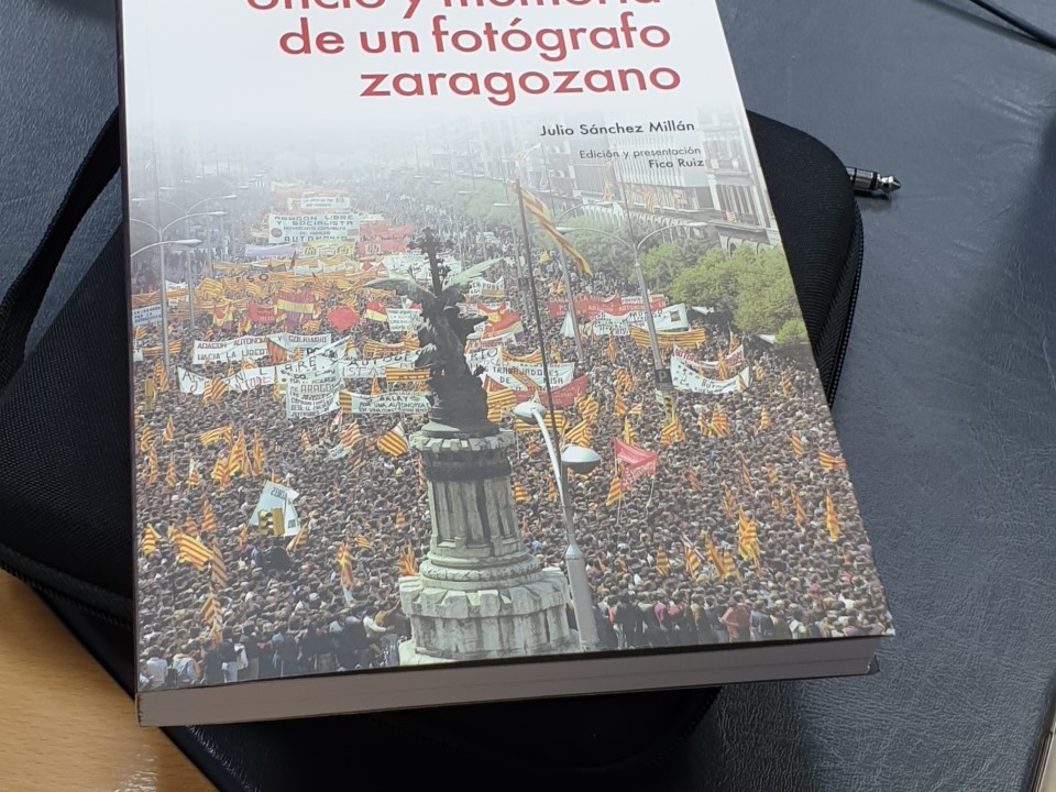 Imagen Julio Sánchez Millán ha publicado el libro ‘Una mirada fotográfica de la Transición (1975-1978)'
