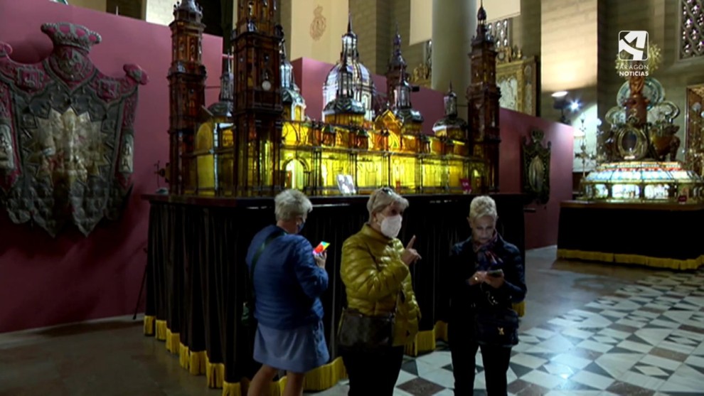 La iglesia del Sagrado Corazón de Jesús expone los tesoros del Rosario de  Cristal | Noticias | Aragón Noticias (CARTV)