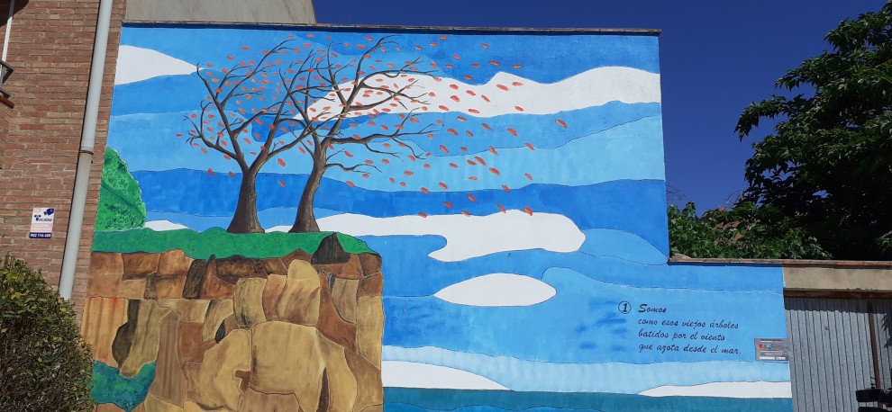 Uno de los murales de La Almunia con los versos de la canción 'Somos'. / CARTV
